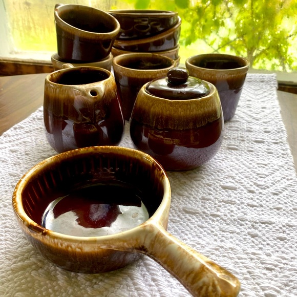 Vintage McCoy pottery set brown drip glaze design. - Picture 3 of 4